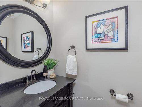 8 Hiram Rd, Richmond Hill, ON - Indoor Photo Showing Bathroom