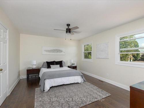 8 Hiram Rd, Richmond Hill, ON - Indoor Photo Showing Bedroom