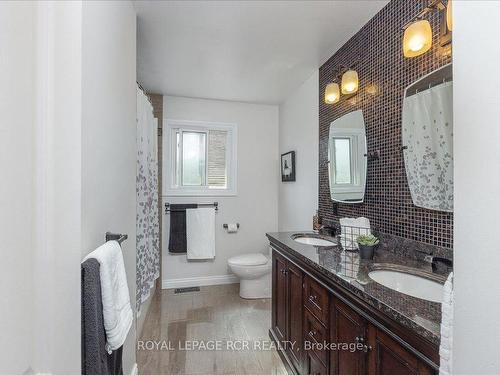 8 Hiram Rd, Richmond Hill, ON - Indoor Photo Showing Bathroom