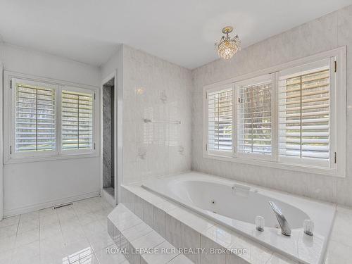 5 William Linton Tr, Whitchurch-Stouffville, ON - Indoor Photo Showing Bathroom