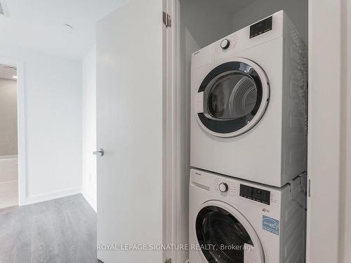 209-28 Ann St, Mississauga, ON - Indoor Photo Showing Laundry Room