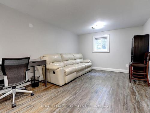 3375 The Credit Woodlands, Mississauga, ON - Indoor