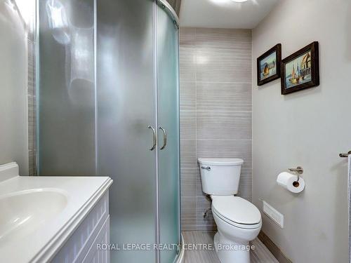 3375 The Credit Woodlands, Mississauga, ON - Indoor Photo Showing Bathroom