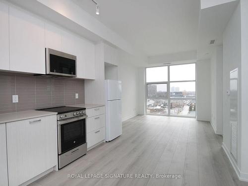 702-1787 St Clair Ave W, Toronto, ON - Indoor Photo Showing Kitchen