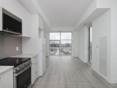 702-1787 St Clair Ave W, Toronto, ON - Indoor Photo Showing Kitchen