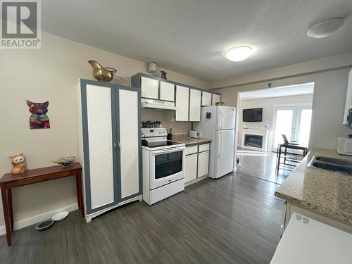 2168 Clarke Ave, Merritt, BC - Indoor Photo Showing Kitchen With Double Sink