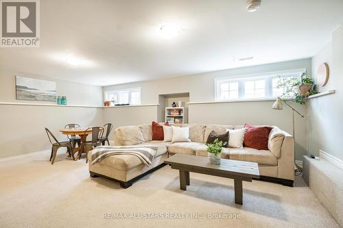 87 Church Street N, Whitchurch-Stouffville, ON - Indoor Photo Showing Living Room