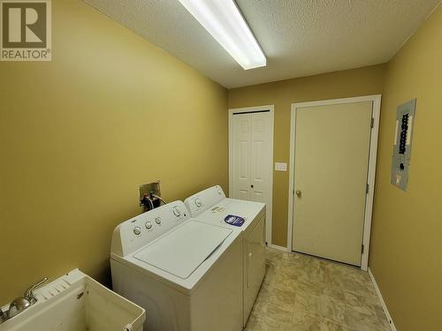 819 10Th Avenue, Keremeos, BC - Indoor Photo Showing Laundry Room