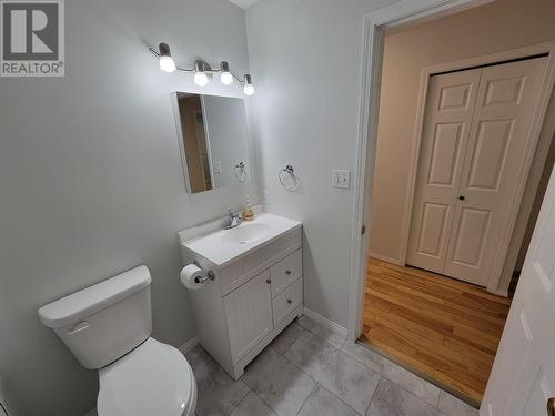 819 10Th Avenue, Keremeos, BC - Indoor Photo Showing Bathroom