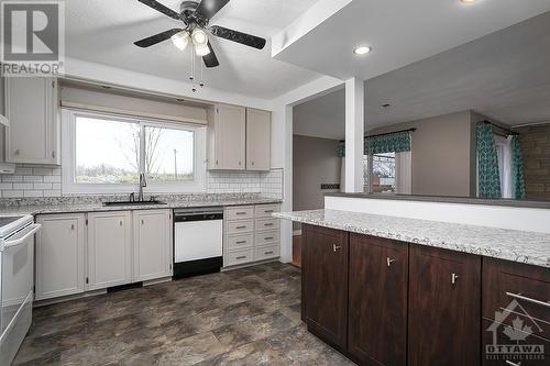 1518 Morisset Avenue, Ottawa, ON - Indoor Photo Showing Kitchen With Upgraded Kitchen