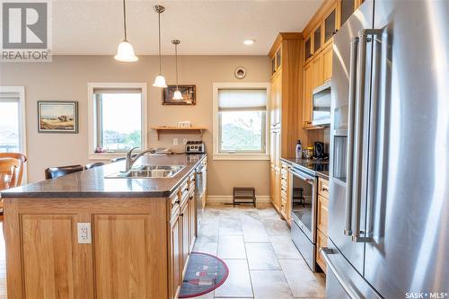 101 2800 Lakeview Drive, Prince Albert, SK - Indoor Photo Showing Kitchen With Double Sink