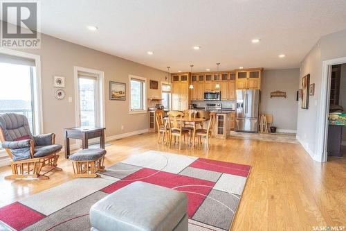 101 2800 Lakeview Drive, Prince Albert, SK - Indoor Photo Showing Living Room