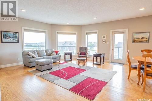 101 2800 Lakeview Drive, Prince Albert, SK - Indoor Photo Showing Living Room