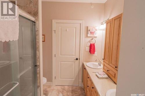 101 2800 Lakeview Drive, Prince Albert, SK - Indoor Photo Showing Bathroom