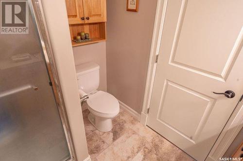 101 2800 Lakeview Drive, Prince Albert, SK - Indoor Photo Showing Bathroom