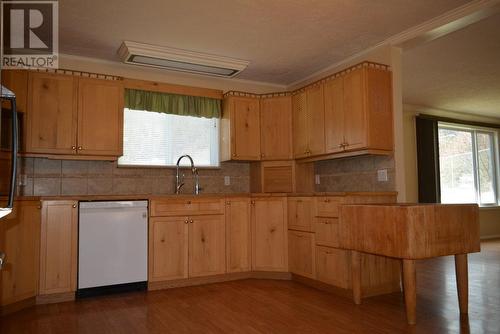 2060 Birch Ave, Merritt, BC - Indoor Photo Showing Kitchen