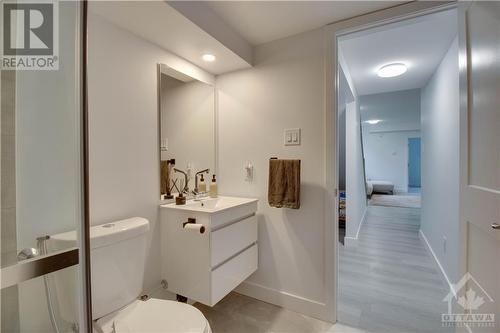 137 Duford Street Unit#B, Ottawa, ON - Indoor Photo Showing Bathroom