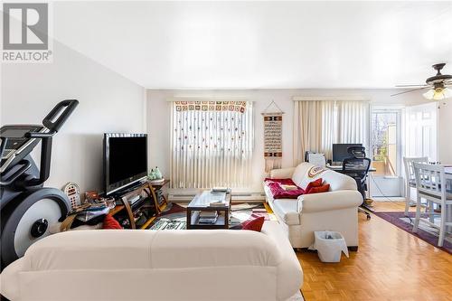 1590 Kelly Lake Road, Sudbury, ON - Indoor Photo Showing Living Room
