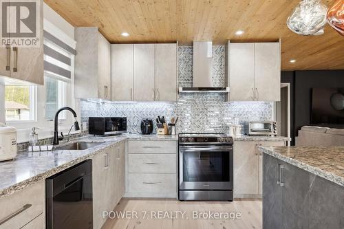 1 Mcgill Drive, Kawartha Lakes, ON - Indoor Photo Showing Kitchen With Upgraded Kitchen