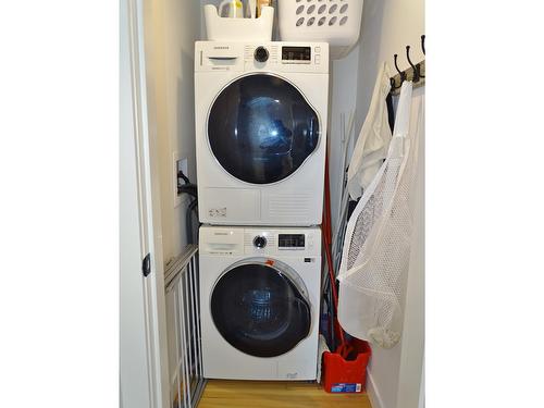 2131 Queen Street, Rossland, BC - Indoor Photo Showing Laundry Room