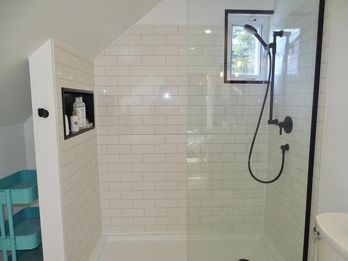 2131 Queen Street, Rossland, BC - Indoor Photo Showing Bathroom