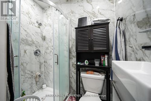 86-88 Mary Street W, Kawartha Lakes, ON - Indoor Photo Showing Bathroom