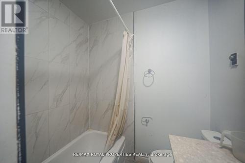 86-88 Mary Street W, Kawartha Lakes, ON - Indoor Photo Showing Bathroom