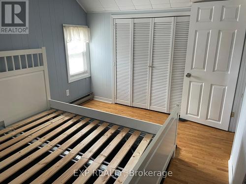 1 Bells Park Road, Wasaga Beach, ON - Indoor Photo Showing Bedroom