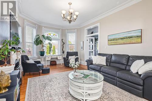 279 Peel Street, Collingwood, ON - Indoor Photo Showing Living Room