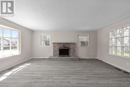138 Peel Street, Barrie, ON - Indoor With Fireplace