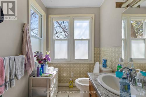 138 Peel Street, Barrie, ON - Indoor Photo Showing Bathroom