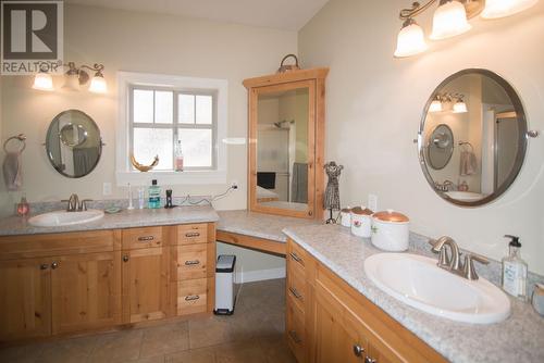 331 Linden Road, Logan Lake, BC - Indoor Photo Showing Bathroom