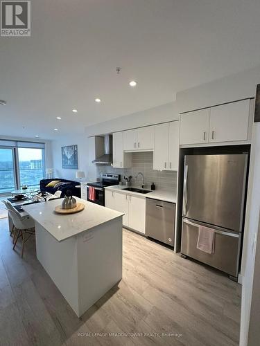 1607 - 15 Glebe Street, Cambridge, ON - Indoor Photo Showing Kitchen With Stainless Steel Kitchen With Upgraded Kitchen
