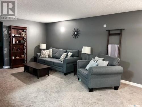 635 8Th Avenue Ne, Swift Current, SK - Indoor Photo Showing Other Room