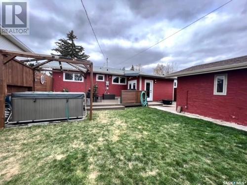 635 8Th Avenue Ne, Swift Current, SK - Outdoor With Exterior