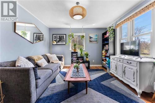 7 River Street, Killaloe, ON - Indoor Photo Showing Living Room
