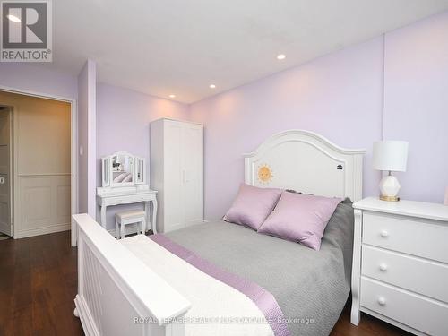 704 - 212 Kerr Street, Oakville, ON - Indoor Photo Showing Bedroom