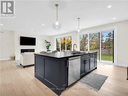 23 Redford Road, London, ON - Indoor Photo Showing Kitchen
