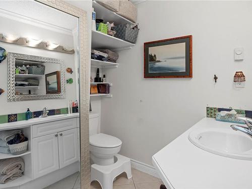 210-2740 Island Hwy, Campbell River, BC - Indoor Photo Showing Bathroom