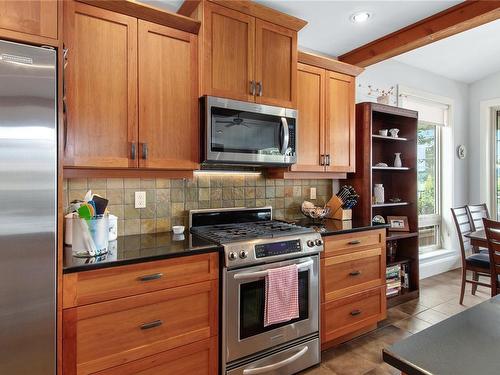 580 Island Hwy, Campbell River, BC - Indoor Photo Showing Kitchen
