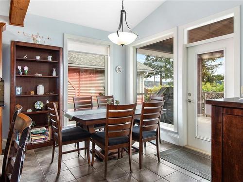 580 Island Hwy, Campbell River, BC - Indoor Photo Showing Dining Room