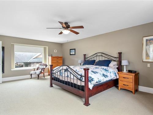 580 Island Hwy, Campbell River, BC - Indoor Photo Showing Bedroom