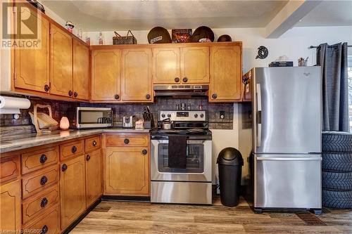 1235 2Nd Avenue E, Owen Sound, ON - Indoor Photo Showing Kitchen