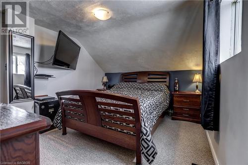 1235 2Nd Avenue E, Owen Sound, ON - Indoor Photo Showing Bedroom