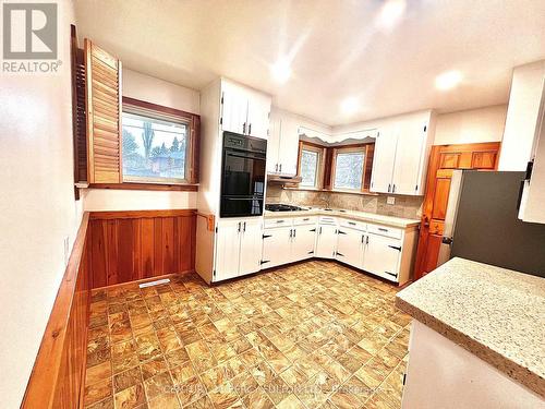 27 Willow Park Drive, Whitby, ON - Indoor Photo Showing Kitchen
