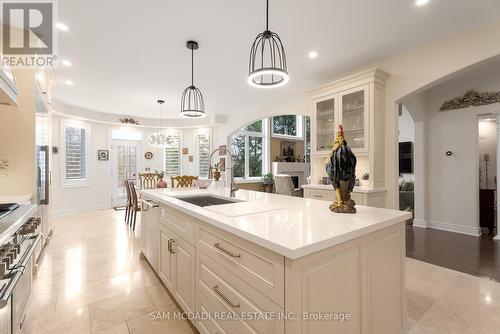 203 Burloak Drive, Oakville, ON - Indoor Photo Showing Kitchen With Upgraded Kitchen