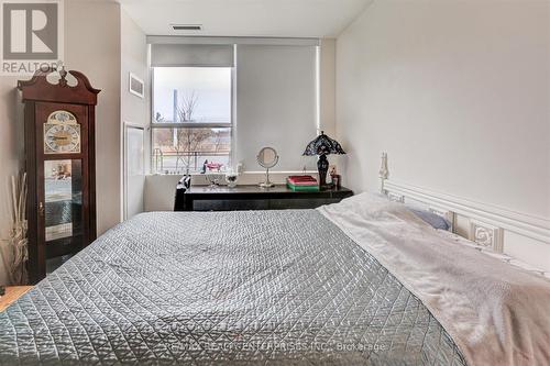 Gr25 - 1575 Lakeshore Road W, Mississauga, ON - Indoor Photo Showing Bedroom