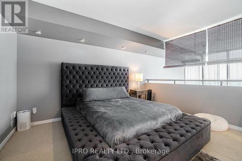 715 - 250 Manitoba Street, Toronto, ON - Indoor Photo Showing Bedroom