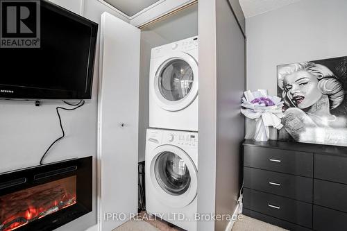 715 - 250 Manitoba Street, Toronto, ON - Indoor Photo Showing Laundry Room