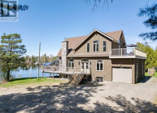 15 Lake Street, Kearney, ON - Outdoor With Body Of Water